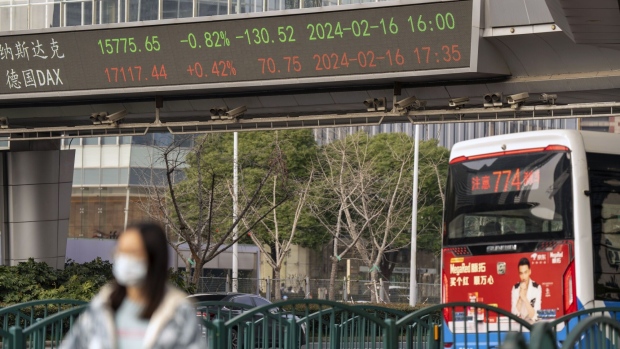 <p>Stock figures in Shanghai.</p>