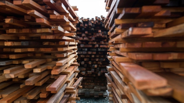 Ottawa will challenge higher duties on Canadian lumber into U.S.