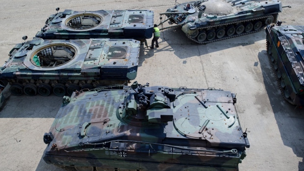 This $3,000 electric battle tank from China is a yard toy for adults