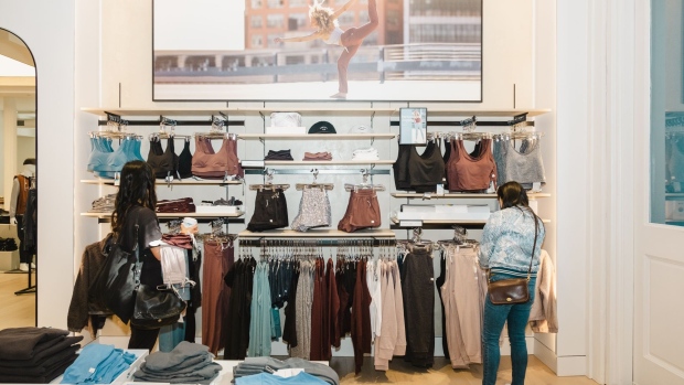 Lululemon Looks to Get 40% of Sales From Men as Chain Expands - Bloomberg