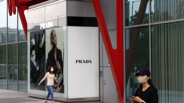 Prada (Shopping) Bags for Sale in Korea - WSJ