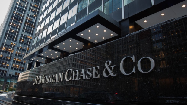 The Daily Chase: JPMorgan to buy majority of First Republic; Most federal workers vote to end strike