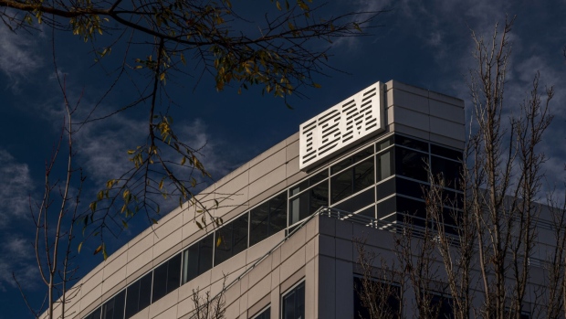 IBM sees modest annual sales growth on strong second half