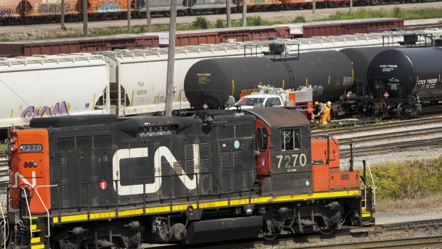 CN Rail rides higher grain volumes, oil prices to record first-quarter revenue