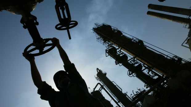 Oil price news: Oil set for third weekly drop as demand fears outweigh war risk