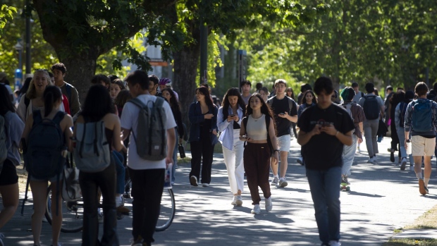 Influx of students from India drives US college enrollment up, but