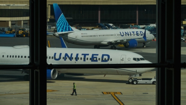 FAA Weighs Curbing New Routes for United After Safety Incidents