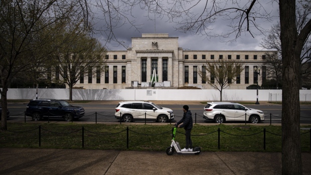 U.S. Fed minutes dhow officials rally around higher-for-longer rates