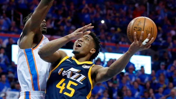 Donovan Mitchell lifts Jazz past Thunder 102-95 to even series