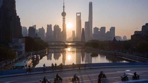 Shanghai's Lujiazui Financial District of Pudong. Photographer: JOHANNES EISELE/AFP
