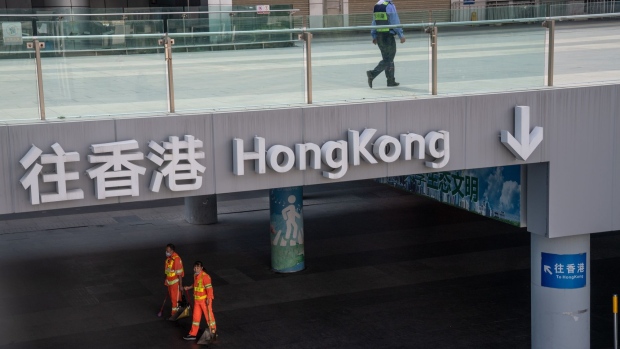 A sign reading "To Hong Kong" near the Luohu border crossing in Shenzhen, China, on Friday, Nov. 20, 2020. Strict border curbs have helped Asia contain the coronavirus better than other parts of the world, with countries from China to New Zealand limiting the entry of travelers and imposing mandatory quarantines as a way of stopping the virus at their doors. Photographer: Yan Cong/Bloomberg