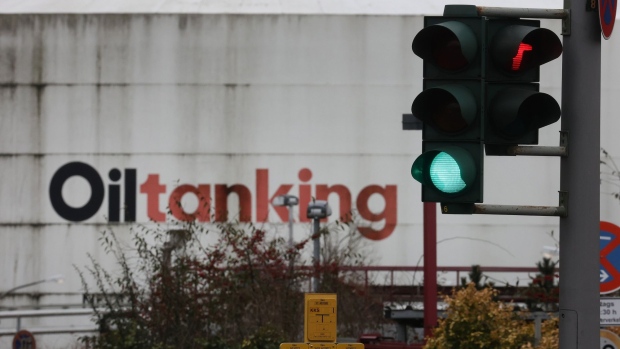 A green traffic signal near the Oiltanking Deutschland tank farm in Berlin. Photographer: Krisztian Bocsi/Bloomberg