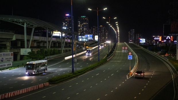 A near-empty road during a stay-at-home order in Ho Chi Minh City. Photographer: Maika Elan/Bloomberg