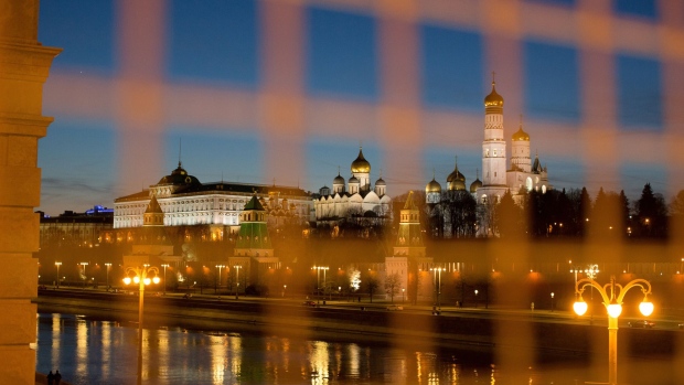 The buildings of the Kremlin complex sit beside the Moskva River in Moscow, Russia, on Monday, April 9, 2018. Russia’s currency extended its plunge, dropping to the weakest level since Dec. 2016, as investors weighed the implications of the toughest U.S. sanctions yet. Photographer: Andrey Rudakov/Bloomberg