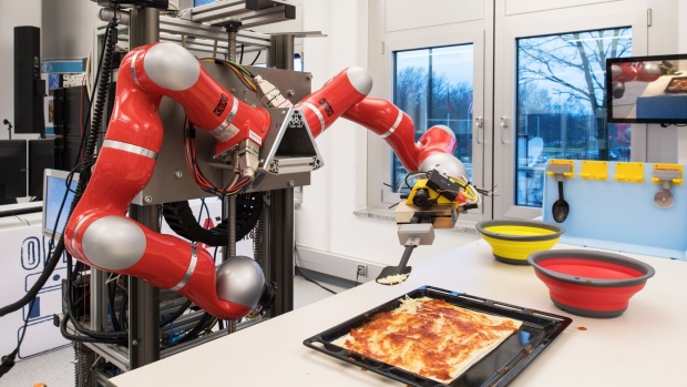 A robot makes pizza at the University of Bremen in Germany. Photographer: Ingo Wagner/picture alliance/Getty Images