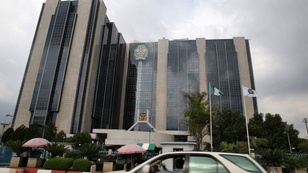 The headquarters of the Nigerian central bank stands in Abuja, Nigeria, on Wednesday, Oct. 21, 2015.  Photographer: George Osodi/Bloomberg