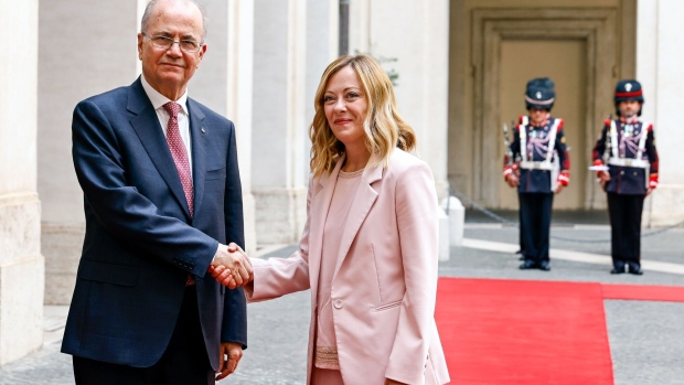 <p>Giorgia Meloni and Mohammed Mustafa in Rome, on May 25.</p>