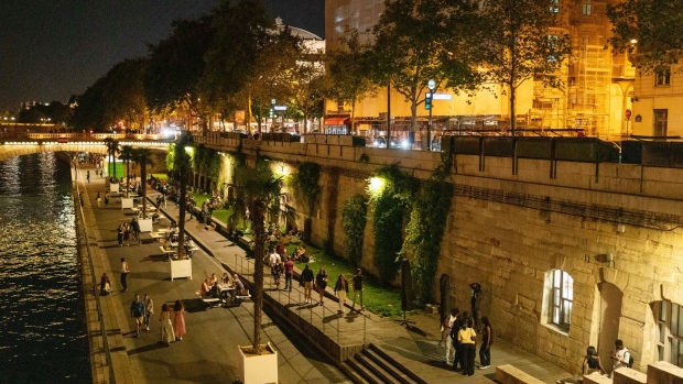 <p>Lit street lights on the river banks of the Seine in Paris.</p>