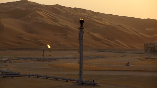 Flames burn off at an oil processing facility in Saudi Aramco's oilfield in the Rub' Al-Khali (Empty Quarter) desert in Shaybah, Saudi Arabia. Photographer: Simon Dawson/Bloomberg