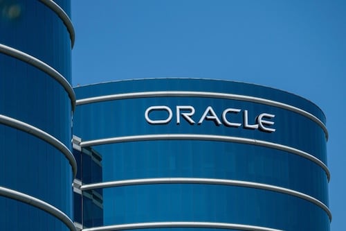 Oracle Q4 adjustmed revenue misses estimates